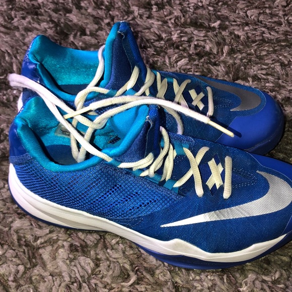 Nike Basketball shoes - Picture 2 of 3